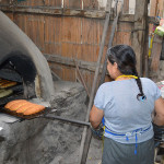 Coordinación general del Registro de bienes patrimoniales de las provincias de El Oro, Pastaza y Santa Elena de Ecuador. Elaboración de pan artesanal en horno de barro. Salinas.