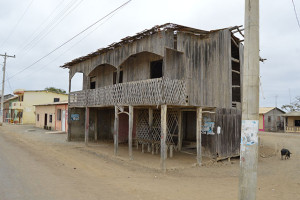 Coordinación general del Registro de bienes patrimoniales de las provincias de El Oro, Pastaza y Santa Elena de Ecuador. Vivienda tradicional de madera en manglar. Chanduy. Santa-Elena